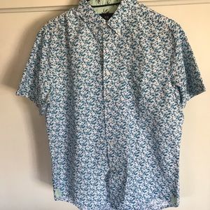 Shell print short sleeved button down M